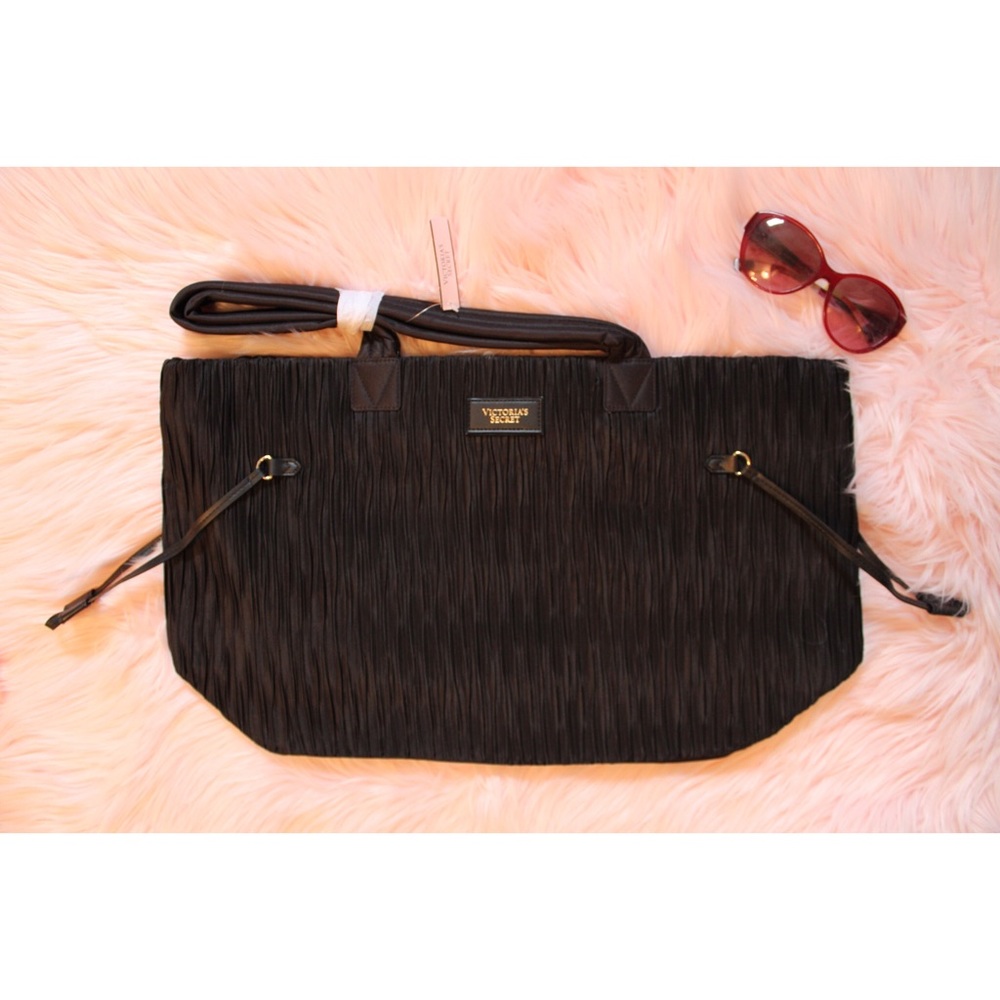 NWT VS Ruffle Tote